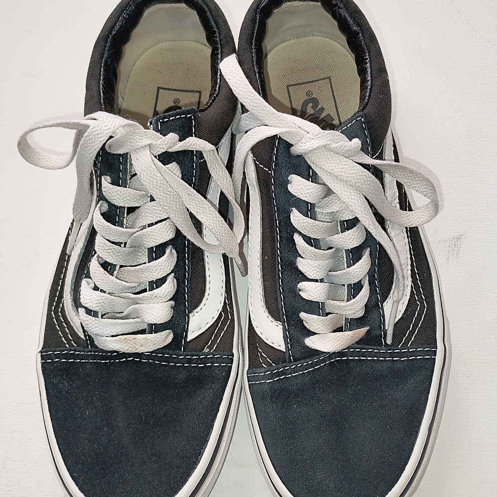 Vans Men's Black and White Sneakers